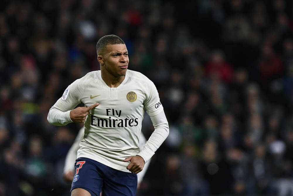 马龙工作室更新社媒晒捐赠球台: 我们继续用爱照亮更多可能